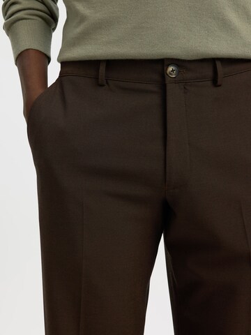 SELECTED Slimfit Hose 'SLHRobert' in Braun