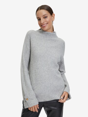 Cartoon Sweater in Grey: front