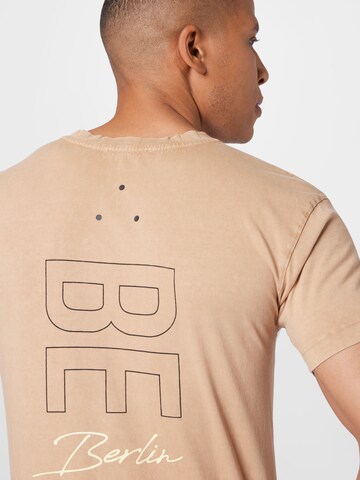 BE EDGY T-Shirt in Braun