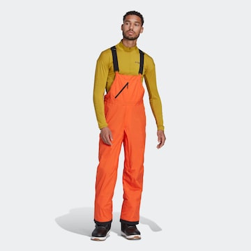 ADIDAS TERREX - regular Pantalón deportivo 'Resort' en naranja: frente