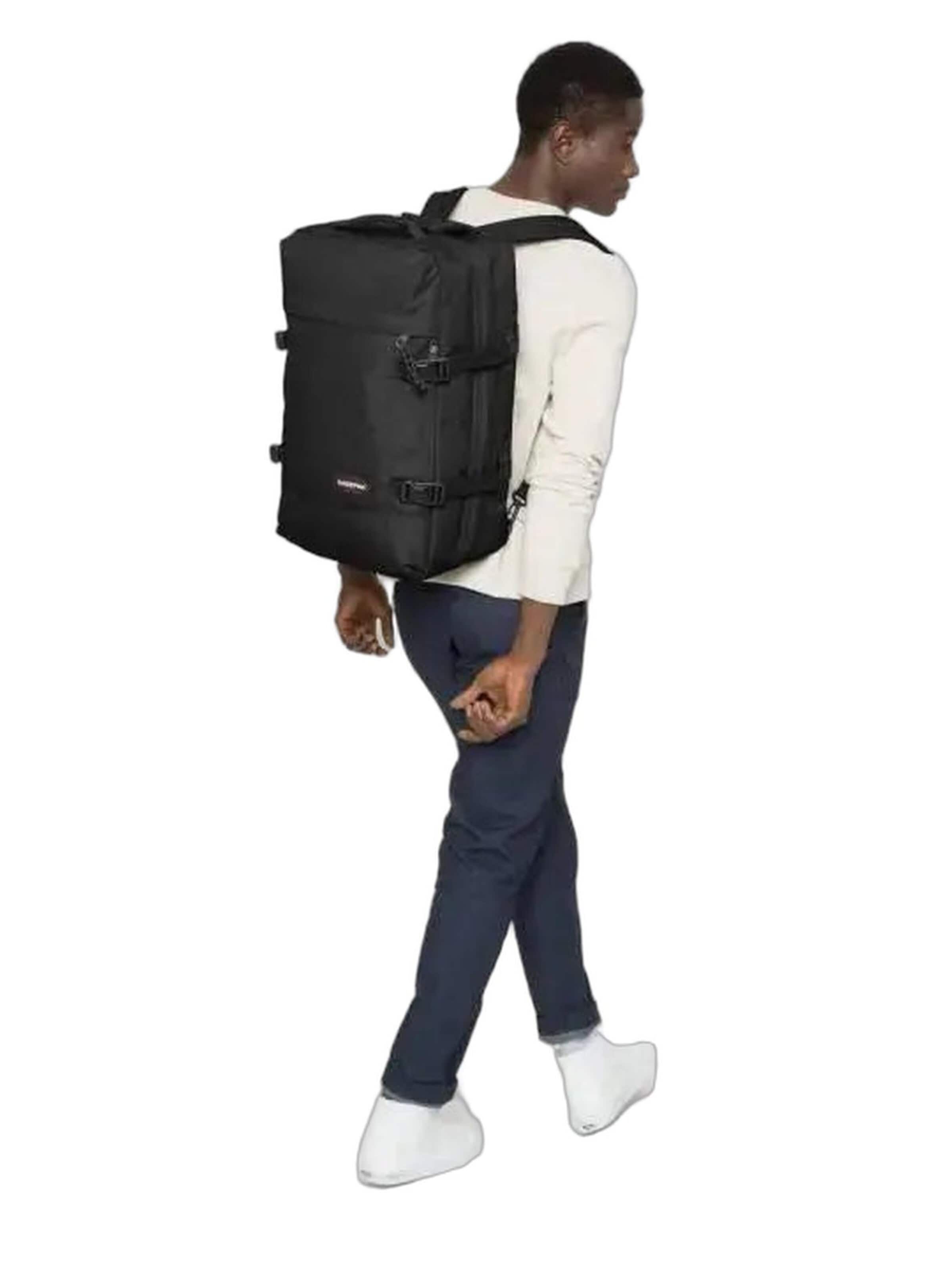 Sac à dos 'Travelpack' EASTPAK en noir