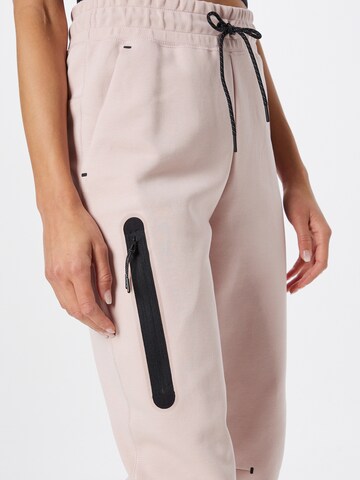 Nike Sportswear Tapered Hose in Pink
