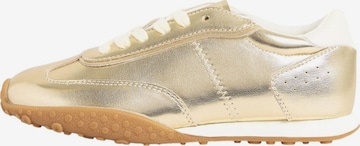 Friends Like These Низкие кроссовки в Золотой: спереди