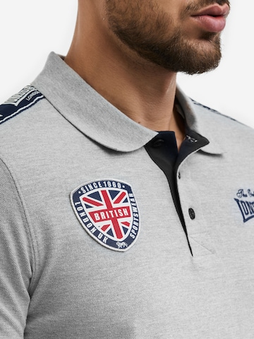 Tricou 'Pelton' de la LONSDALE pe gri