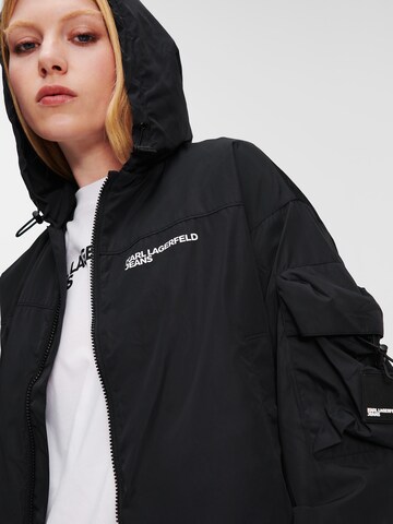 KARL LAGERFELD JEANSPrijelazna jakna 'Utility' - crna boja