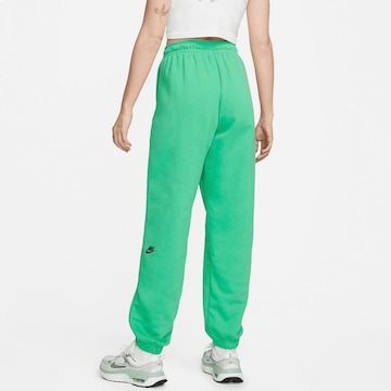 Nike Sportswear Regular Pants in Green