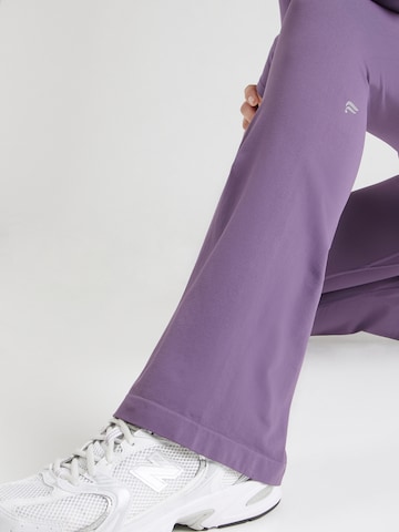 Fabletics Flared Sportbroek in Lila
