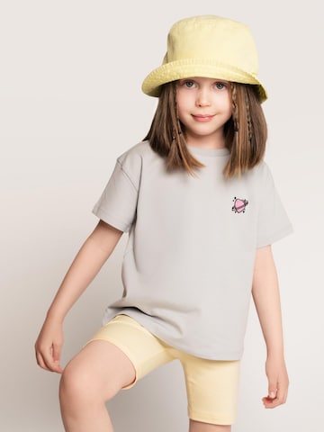 T-Shirt 'Herz' SATURNDAY en gris : devant