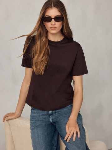 Tricou de la Next pe maro