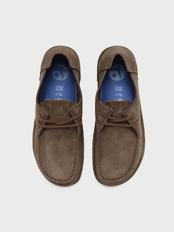 Mocasini 'Utti Lace' de la BIRKENSTOCK pe maro