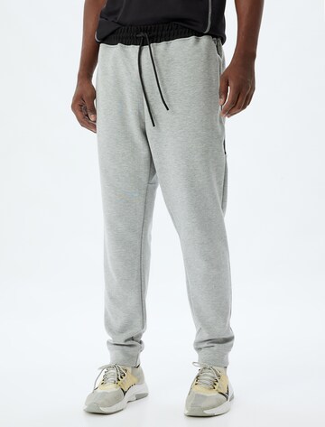 Koton Regular Broek in Grijs: voorkant