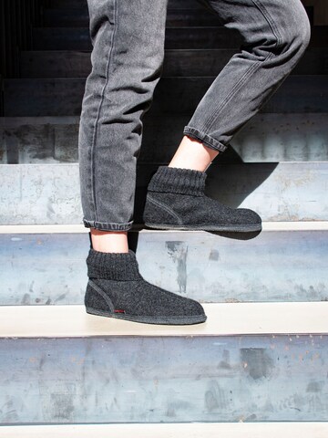 kitz-pichler Slippers 'Hüttenschuh Oetz' in Black