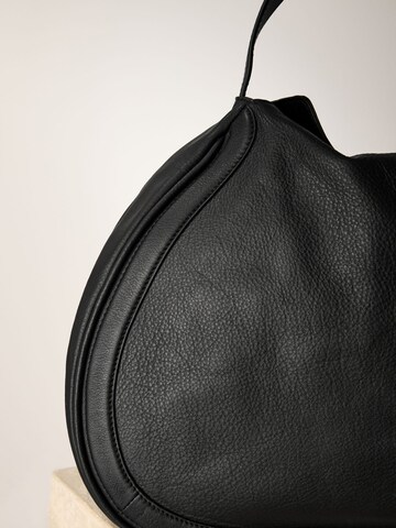 Next Schultertasche in Schwarz