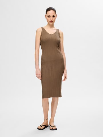 SELECTED FEMME Knitted dress 'TRIXIE' in Brown: front