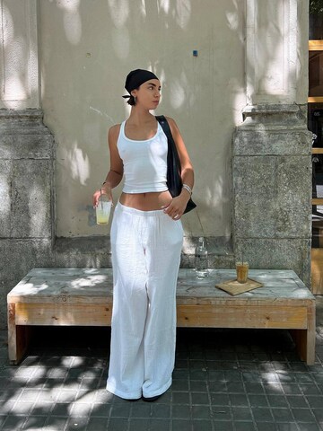 Wide leg Pantaloni di Bershka in bianco