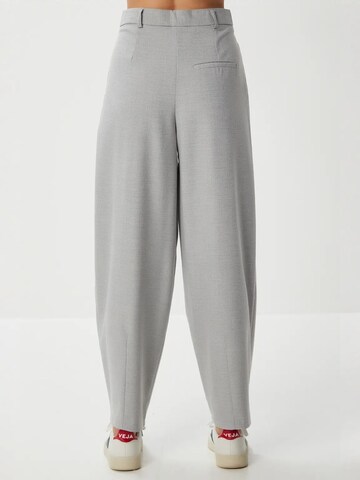 Happiness İstanbul Barrel Pleat-front trousers in Grey