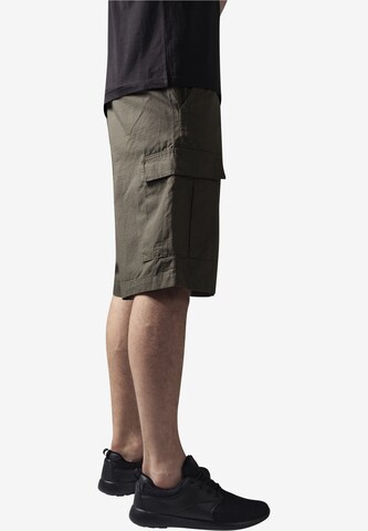 Urban Classics Loosefit Shorts in Grün