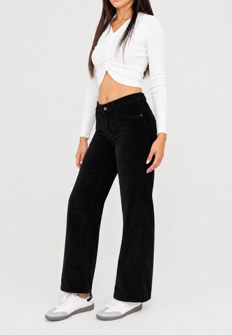 Elara Regular Jeans in Black