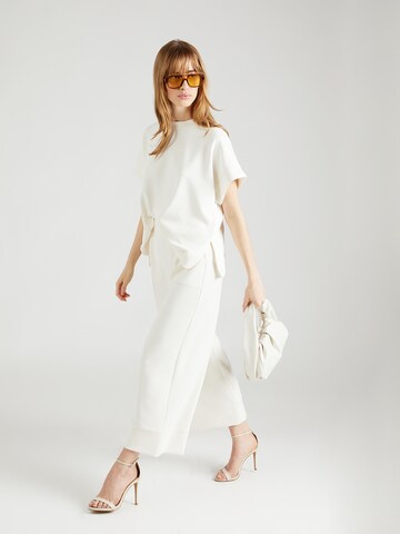 Rich & Royal Wide leg Pleat-Front Pants in White