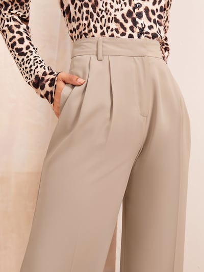 Friends Like These Bandplooibroek in de kleur Camel, Productweergave