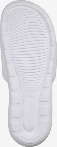 Claquettes / Tongs 'VICTORI ONE SLIDE' Nike Sportswear en blanc