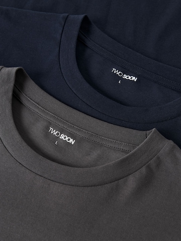 Maglietta di TWO SOON in grigio