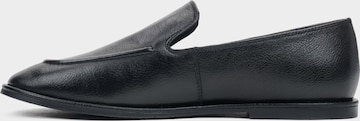 Chaussure basse Estro en noir : devant