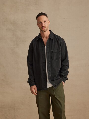 DAN FOX APPAREL Regular Fit Skjorte 'Milo' i sort: forside