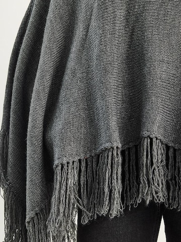 Mantellina di Bianco Lucci in grigio