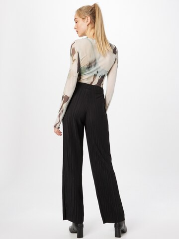 Gina Tricot Loosefit Broek 'Sissi' in Zwart