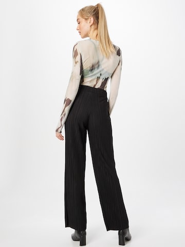 Gina Tricot Loose fit Trousers 'Sissi' in Black