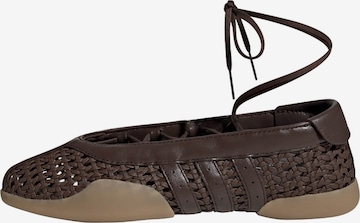 Ballerina 'Taekwondo Mei' di ADIDAS ORIGINALS in marrone: frontale