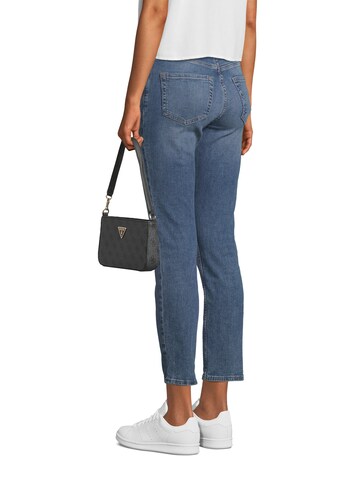 GUESS Наплечная сумка 'Noelle' в Черный