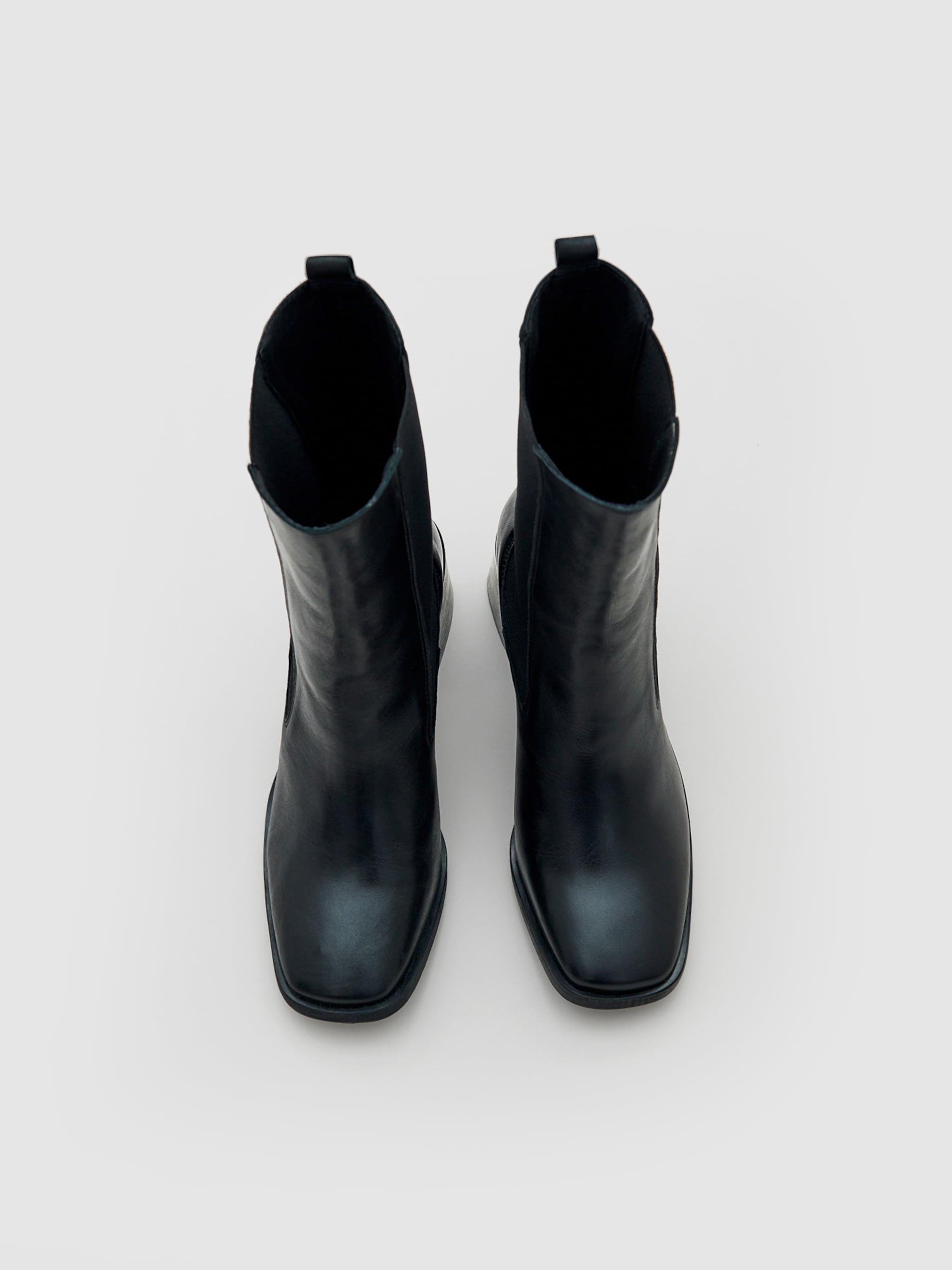 EDITED Producten Chelsea boots 'Meridith' Zwart