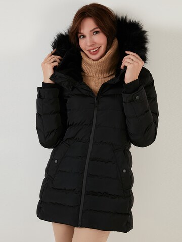 LELA Winter Coat in Black: front