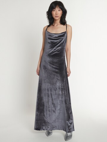 Robe 'Anaria' Ana Alcazar en gris