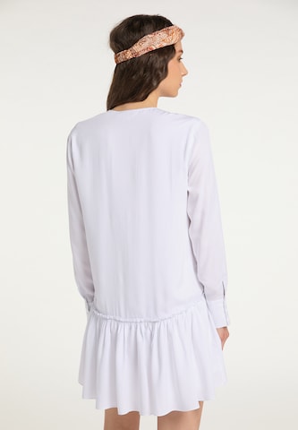 IZIA - Vestido camisero en blanco