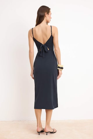 Rochie de la Trendyol pe gri