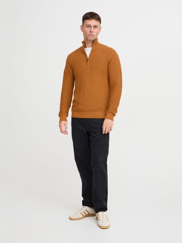 BLEND - Pullover em castanho
