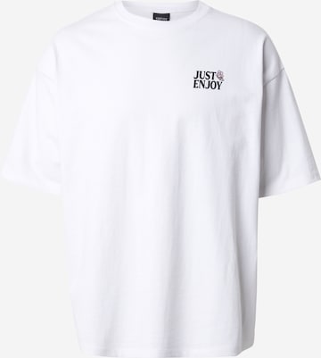 Kaotiko Koszulka 'JUST ENJOY' w kolorze biały: przód