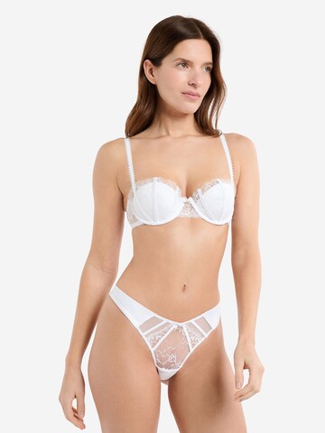 String 'Mascarade' ETAM en blanc