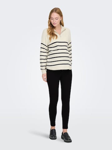 Only Maternity Slim fit Trousers 'ONLMNanna' in Black