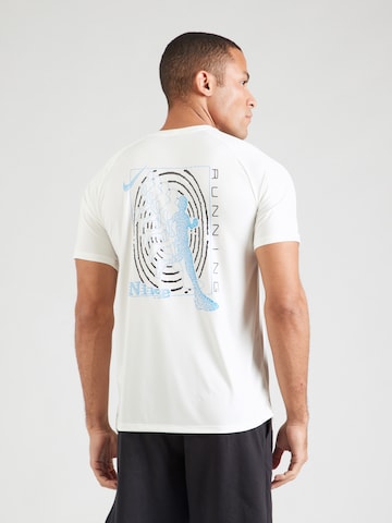 NIKE Funkcionalna majica 'DFADV STRIDE ENERGY' | bela barva: sprednja stran