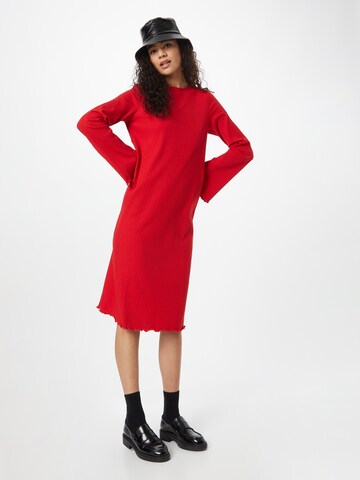 Monki - Vestido de punto en rojo