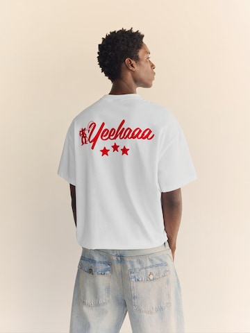 Pull&Bear Majica 'YEHA WORKER MAYO 26' | bela barva: sprednja stran