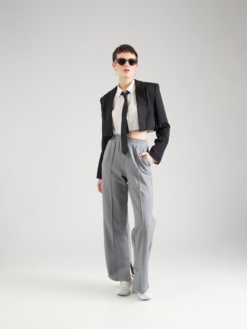 QS Regular Pleat-front trousers in Grey