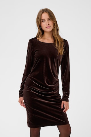 Robe 'Kelly' Kaffe en marron