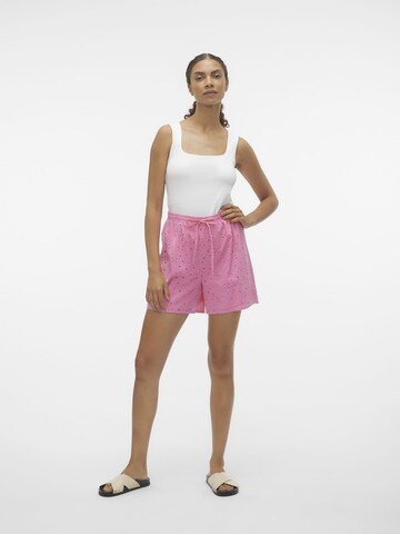 VERO MODA Regular Shorts 'HAY' in Pink