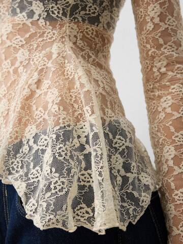 Maglietta di Bershka in beige