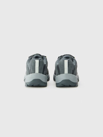 COLUMBIA Low shoe 'REDMOND™ IV' in Grey